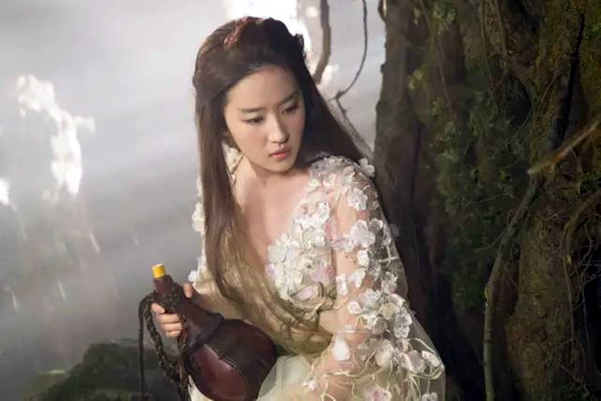 刘亦菲出道即巅峰,"神雕"后无经典作品,今被吐槽"烂片女神"