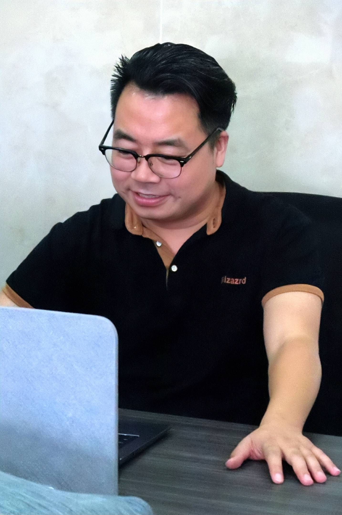 德才兼备唐德森