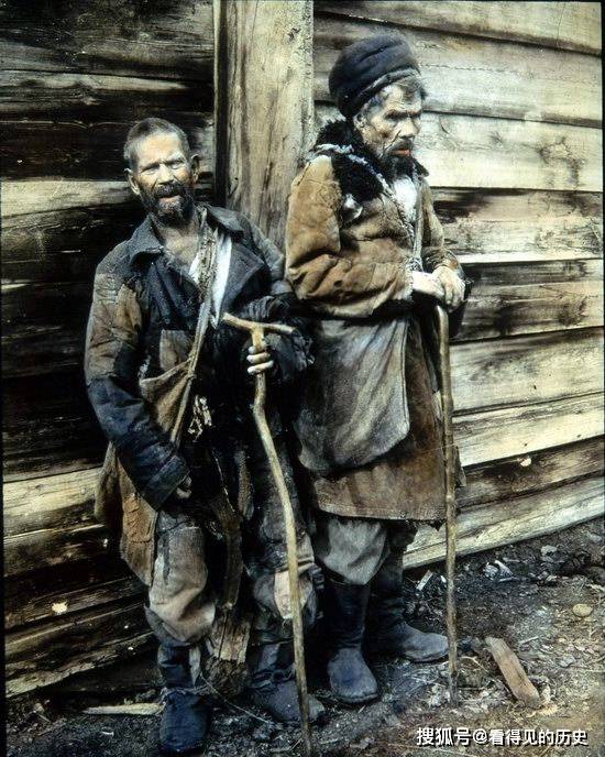 十月革命前后的俄罗斯到处是乞讨的乞丐
