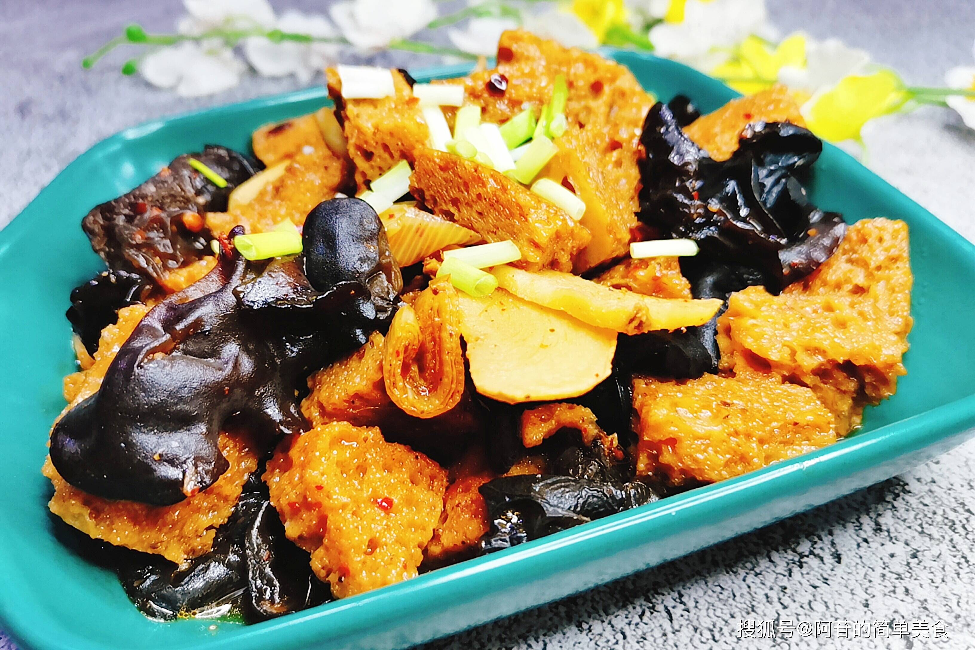 烤麸烧木耳,只需加点好料,味道香喷喷,轻松唤醒你的味蕾