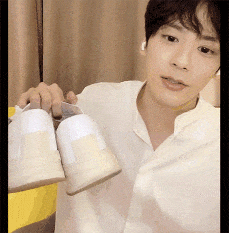 时尚圈又多一枚蜈蚣精,拥有一面鞋墙都不够的魏哲鸣最近又收了哪些