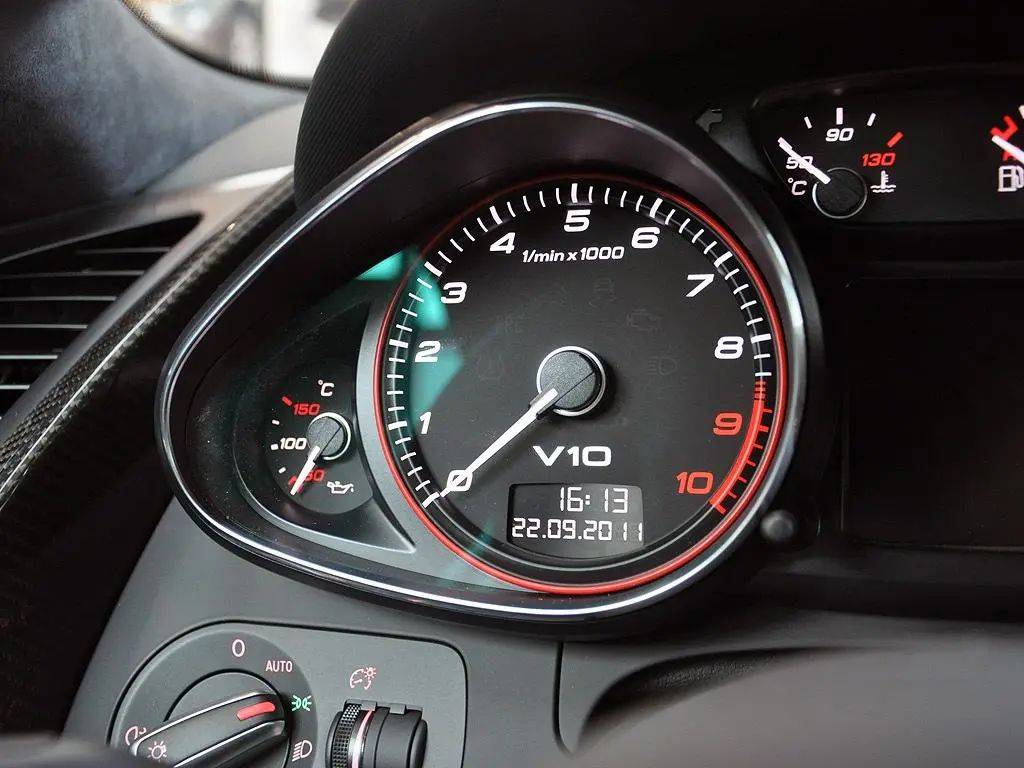 手动挡升挡和降挡规则,是尽量让发动机工作在最佳转速范围内.