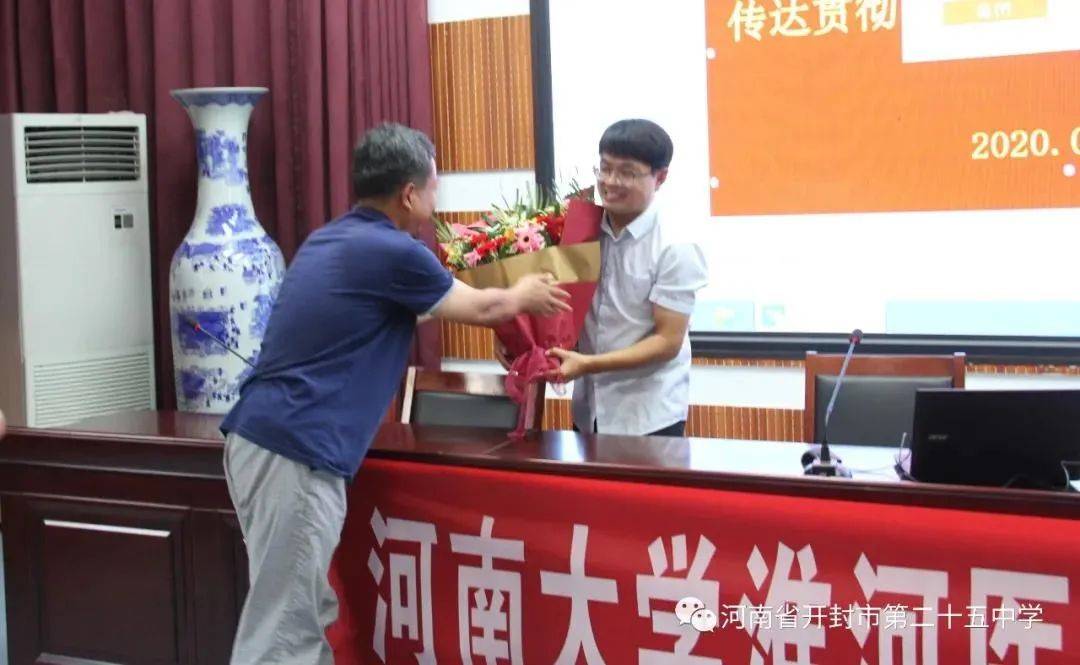 抗"疫"英雄进校园 助力开学第一课