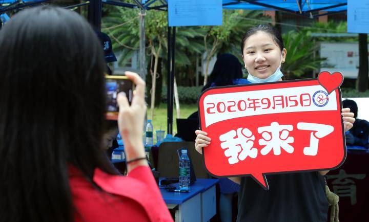 3000多名"萌新"集结!四川外国语大学本科新生入学报到