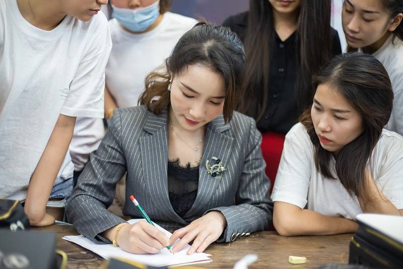 美业大咖中国资深纹绣师领绣集团联合创始人张佳丽老师