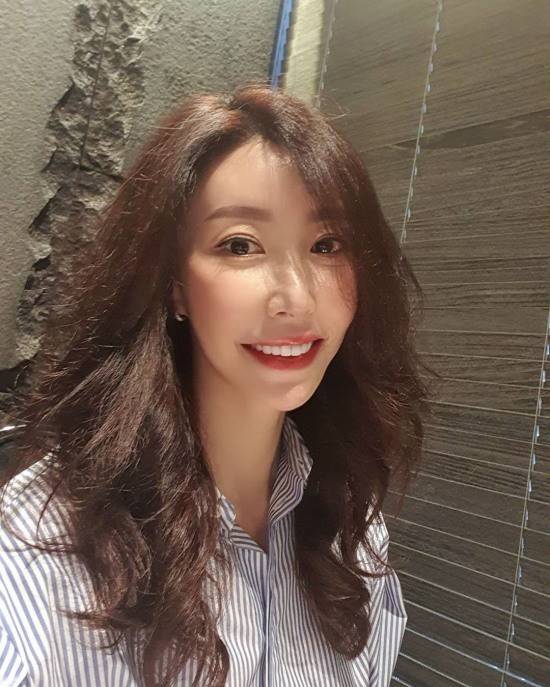 成贤娥近照身材逆天 曾参加韩国小姐选美 看了又看饰演李胜美