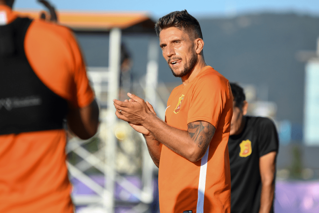 武汉卓尔以为买来后防核心踢5轮便因伤缺阵在老东家伤停16次