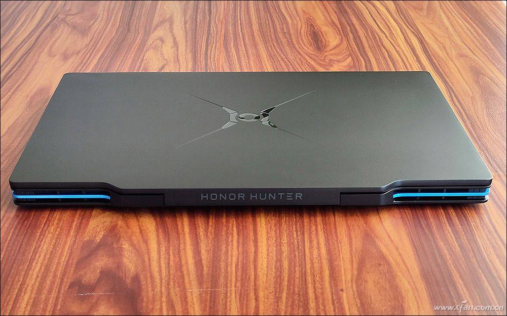 底盖一抬散热无忧荣耀猎人游戏本v700评测