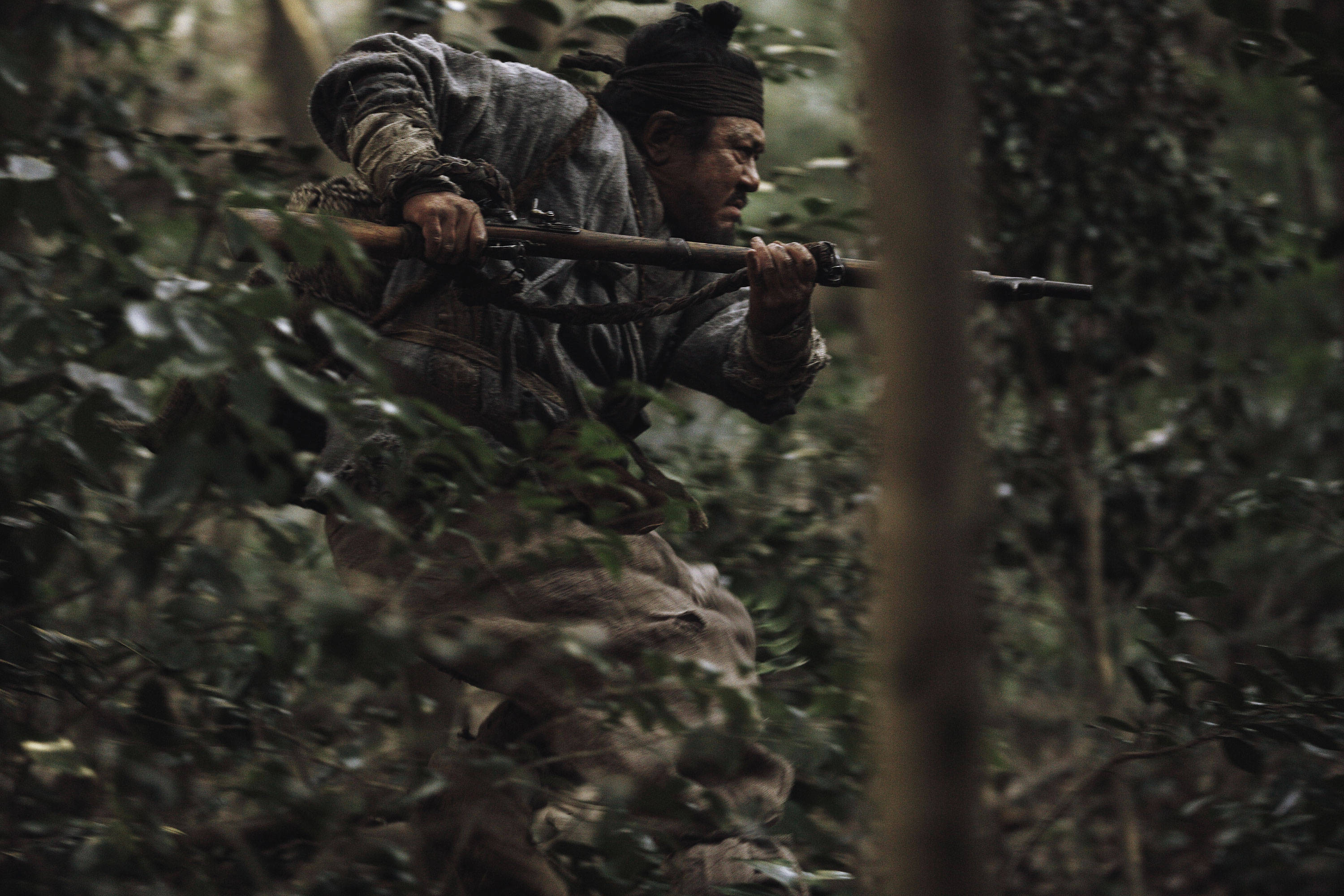 韩国冒险电影《大虎》:日本军队进山捕猎遇到虎王,整支部队无一幸免