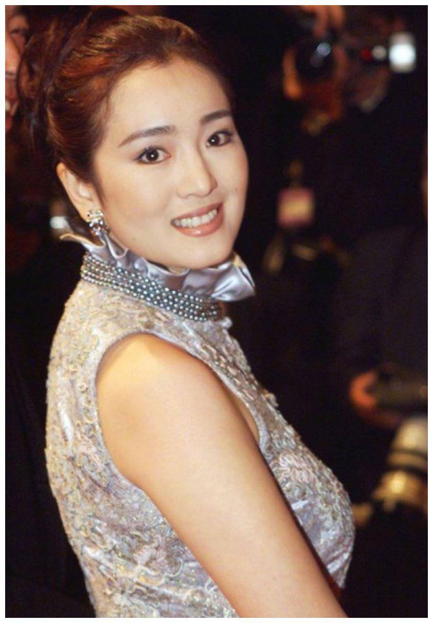 按照巩俐的话来说,当时的她就应该全身心地相信周星驰导演的,并且应该