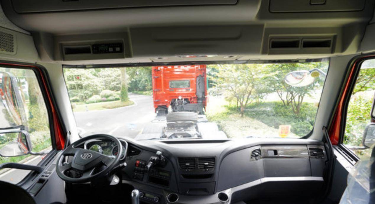 大卡车也有舒适而言,30万级的挂车优选,一汽解放j6p载货40吨