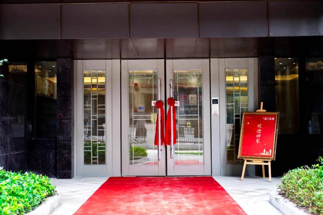 20张图直击文一豪门金地交付通透入户大堂丰富架空层享受