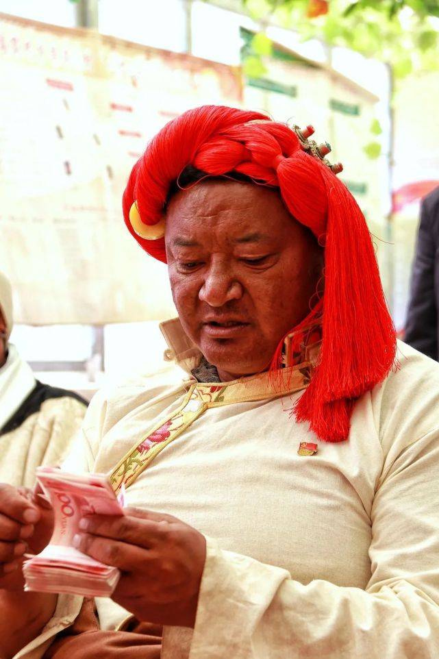 看西藏果芒村牧人脸上的幸福答卷