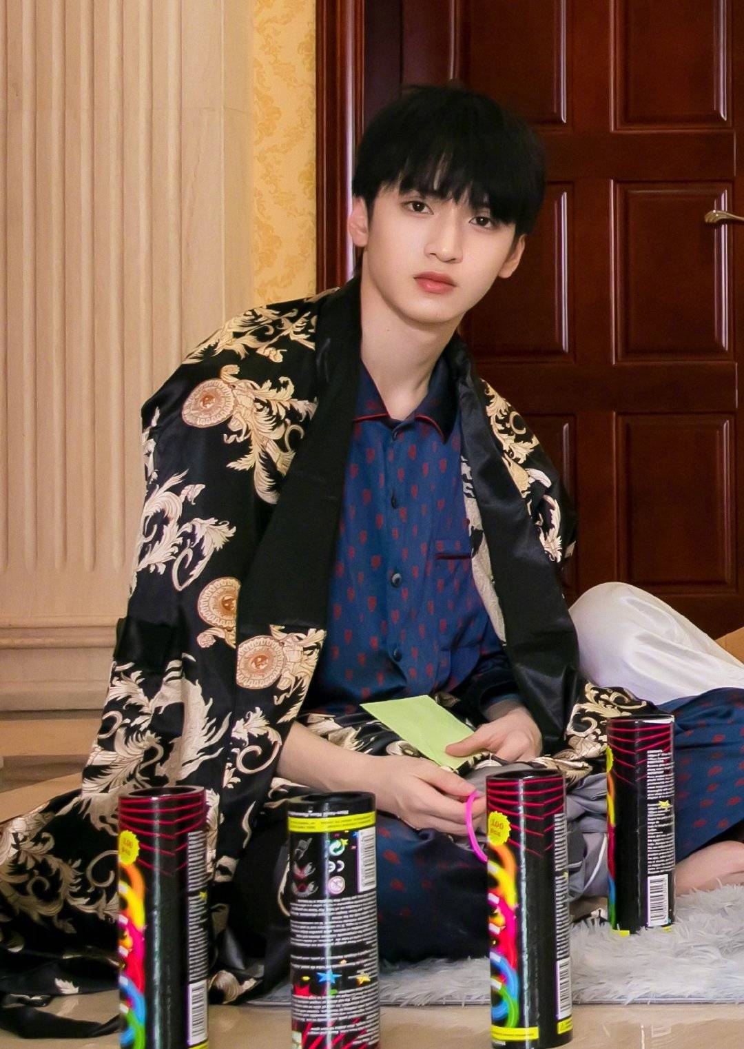 时代少年团睡衣造型风格各不同,看到马嘉祺:是清爽少年啊