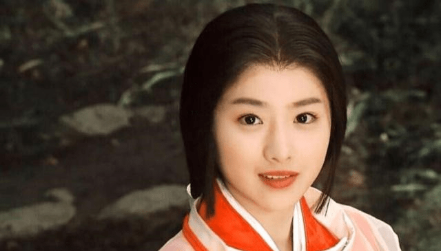 静御前"大和抚子"这个词汇是日本人对传统优秀女性的代称,类似于中国