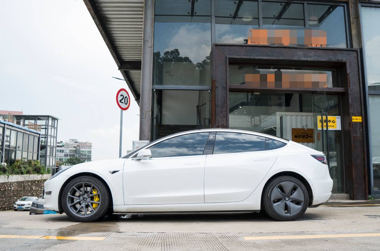 特斯拉model3改装tei刹车案例