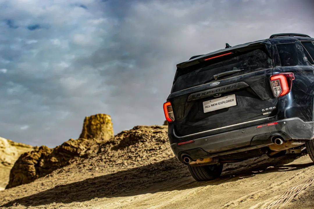 福特新探险者没有什么能够阻挡我们对世界的向往