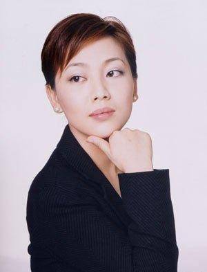 有来自华,央视才女主持人劳春燕的诗歌和书籍