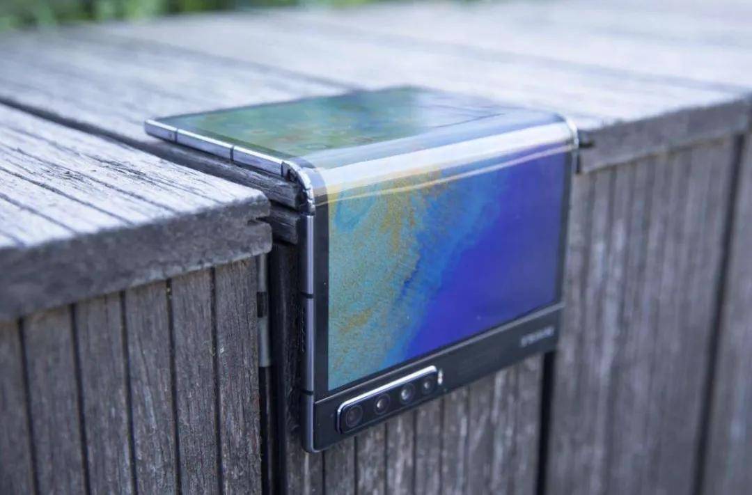 三星已实现全球弯曲程度最大的可折叠oled屏幕的商用