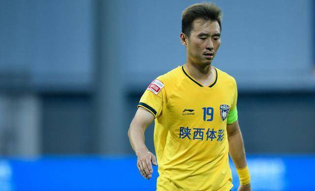 关键时刻还得看老将杨昊,下半场杨昊与杨贺的精彩发挥,帮助球队艰难地