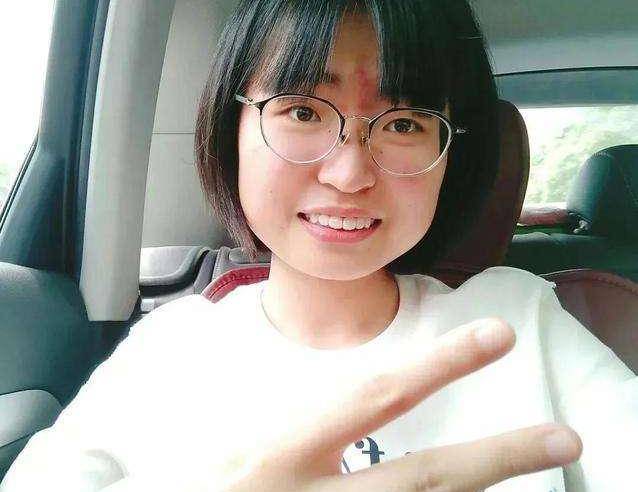 她曾以726分获高考状元,钢琴10级,作为北大本科新生代表发言_谢欣颖