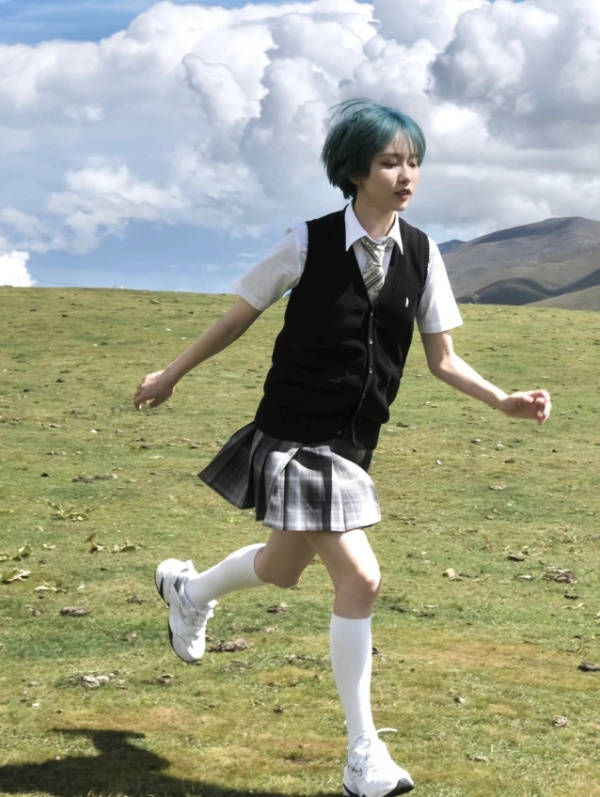 诸葛大力身材有多绝仅一件衬衫就穿出圆规腿这才是娱乐圈腿精