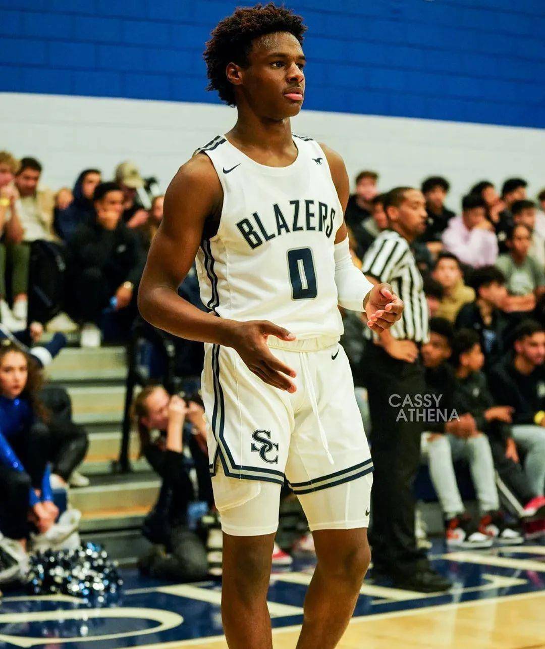 原创戴维斯绝杀救詹皇布朗尼疑似吸毒上热搜