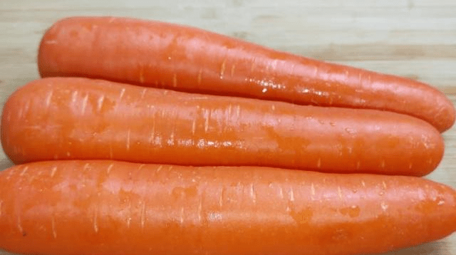 想吃软糖不用买,2根胡萝卜就能做,香甜软糯有嚼劲,全家抢着吃