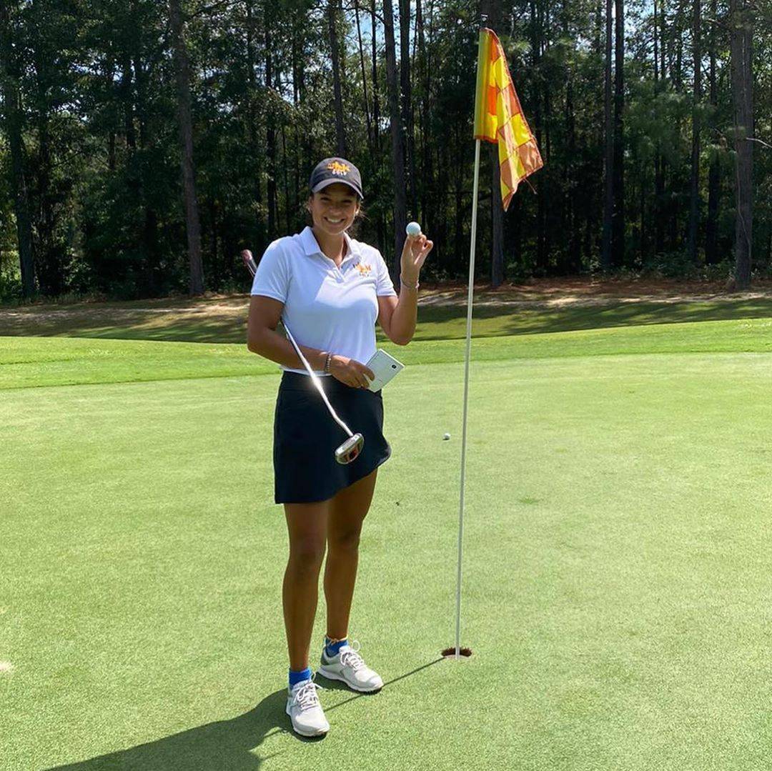 组图:奥地利美女爱打高尔夫 金牌 肤色相得益彰