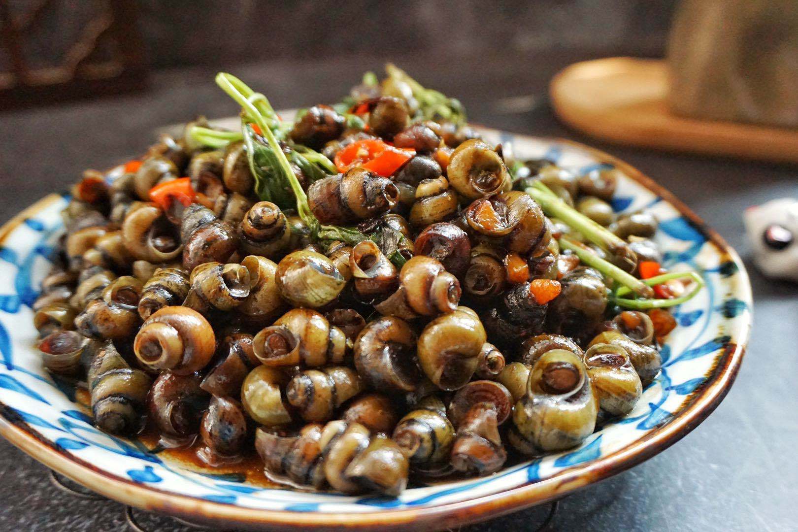 原创嗦了螺蛳粉后不过瘾,去买田螺自己炒,加它炒一起,好吃得停不下