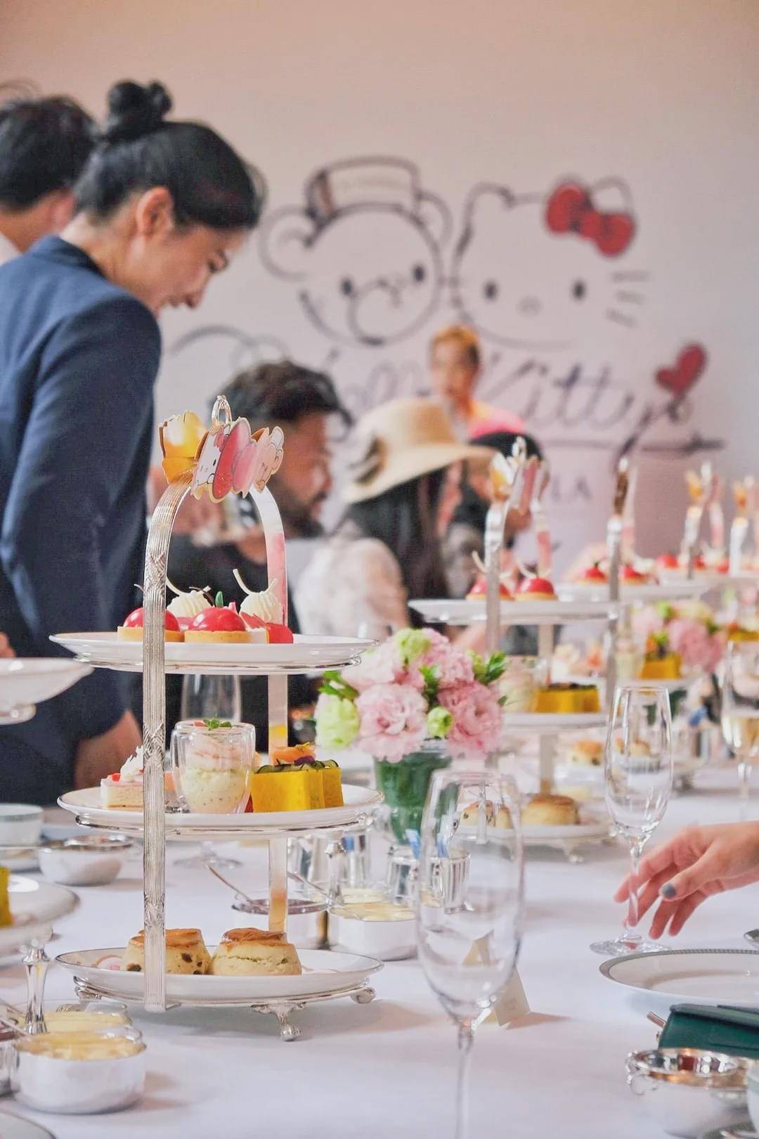 半岛和hellokitty跨界出下午茶又萌又高级