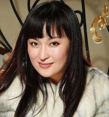 "金庸女"王路遥,因一盒肥皂当"小三",转身被送入豪门当后妈_手机搜狐