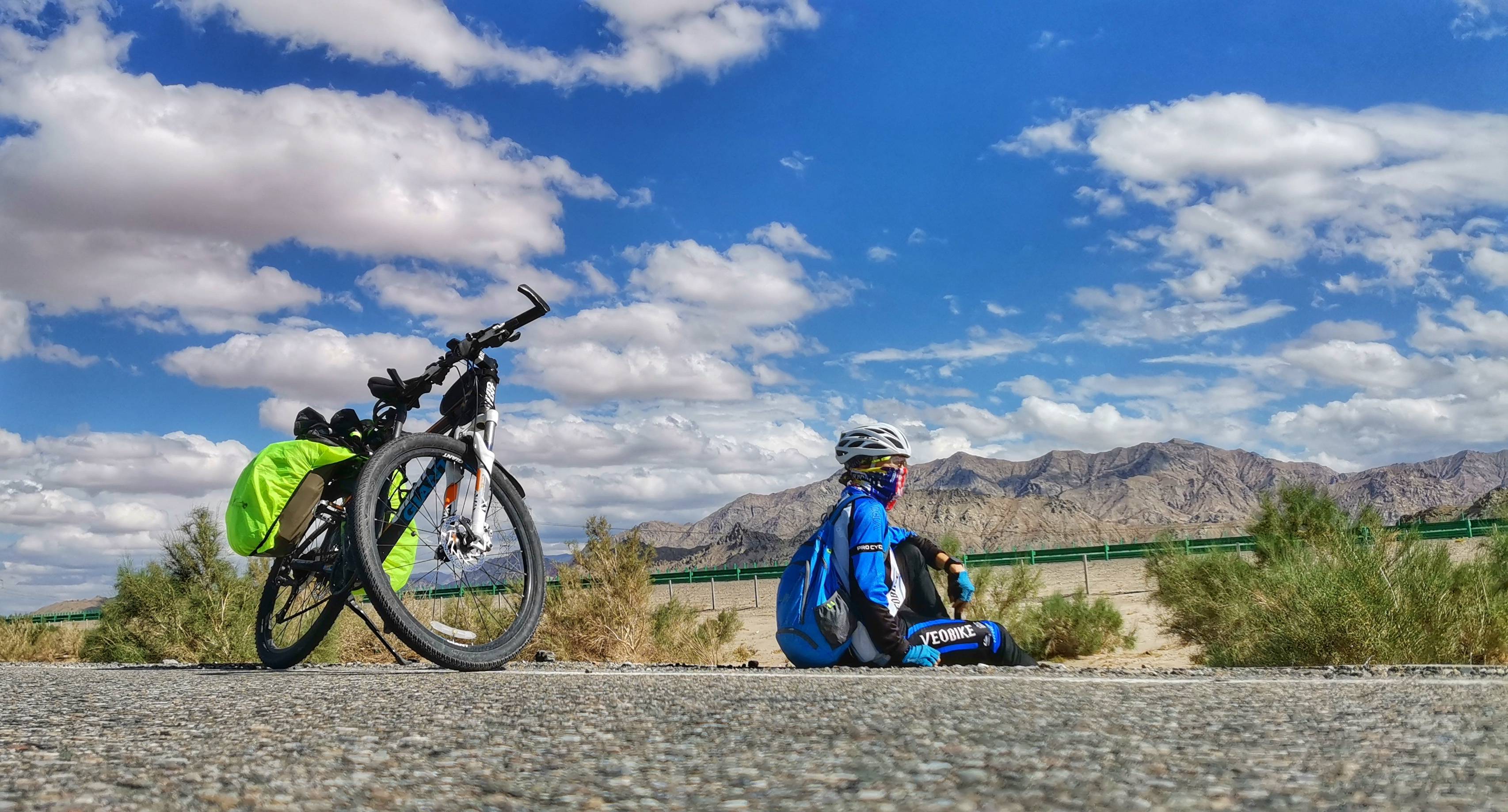 原创行者毅凌骑行青藏d3d4深入柴达木荒凉戈壁滩