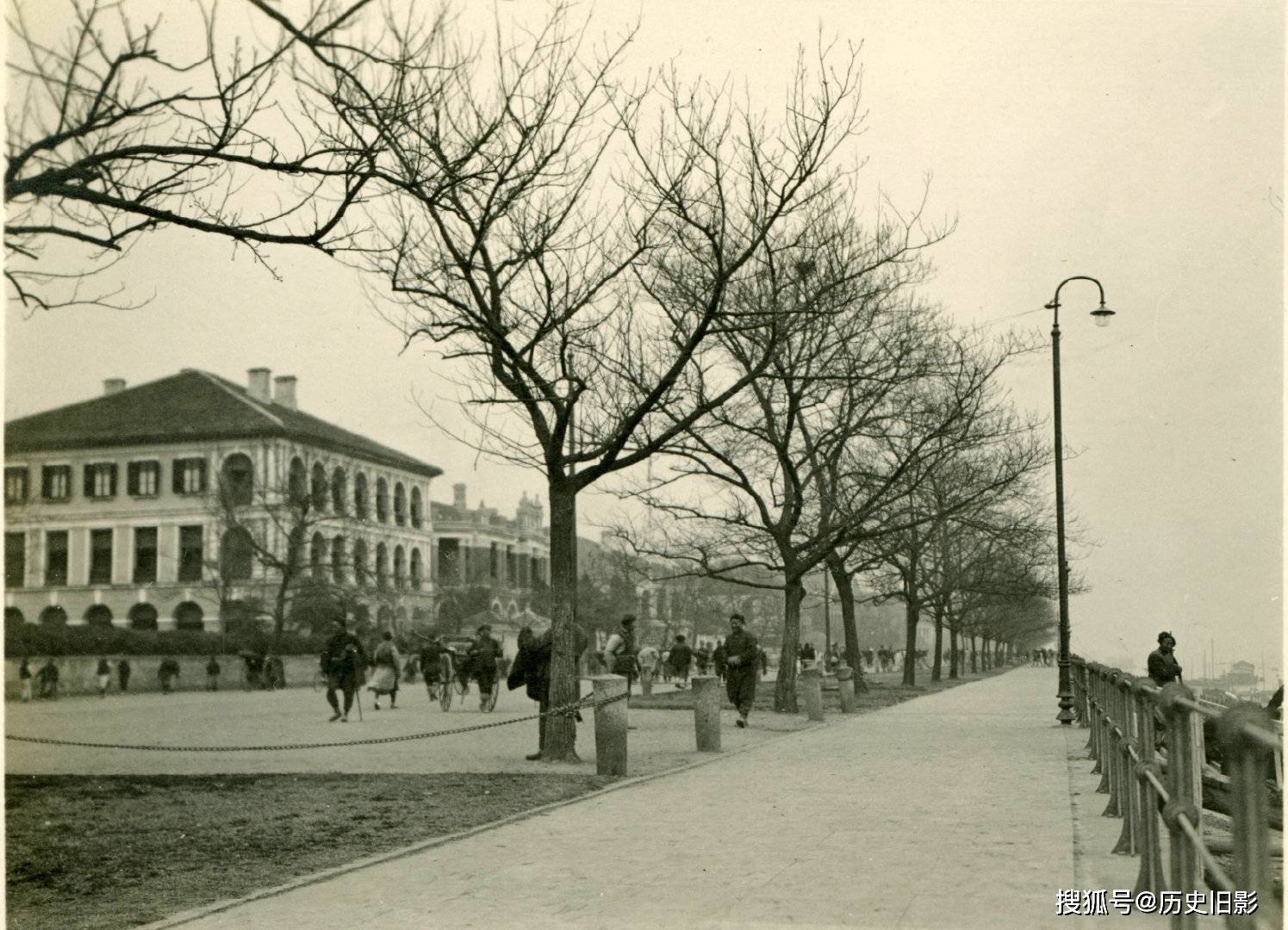 1909年汉口老照片,汉口郊外农村景象与贫民的房屋