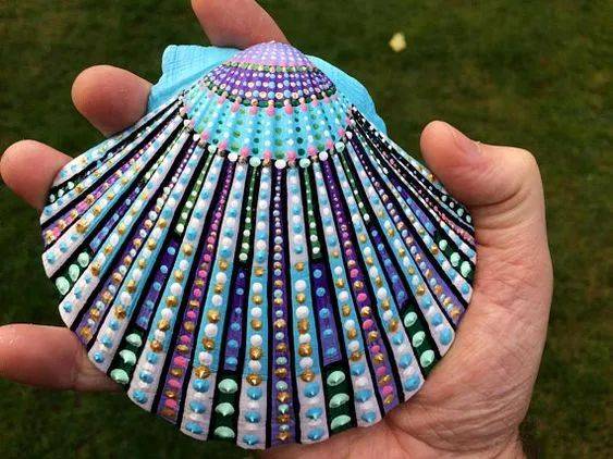 你知道生蚝壳有什么用吗只要一支笔一些颜料就可以大变样