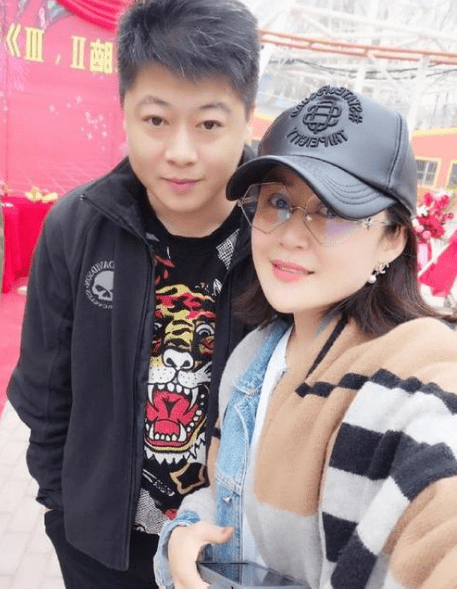 原创36岁"谢永强"大婚现场曝光,除了"父亲谢广坤",未见其他明星