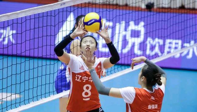 河南女排韩雯雅,张梓涵,李伟伟在本场比赛都打得很好,毛钧怡的力量打