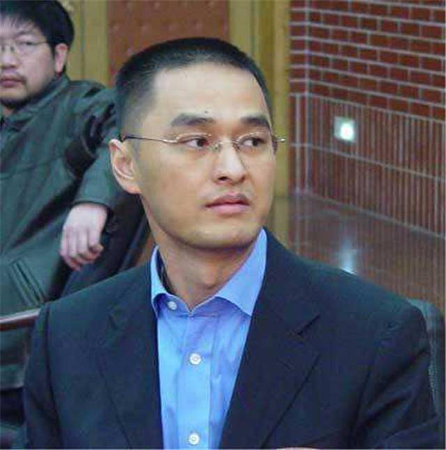 作为医学博士,ceo,作家的冯唐,为何被称为油腻的中年大叔?