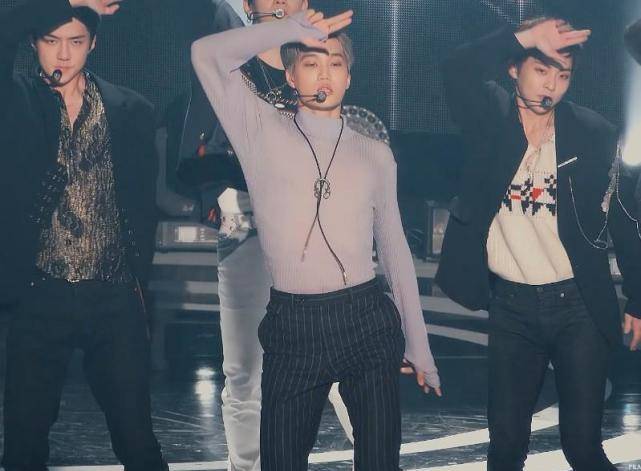 superm上艾伦秀,边伯贤镜头增多高音惊艳,金钟仁舞姿还原名场面