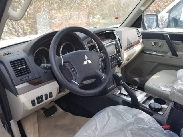 19款三菱帕杰罗v97现车顶配热销惠促全国