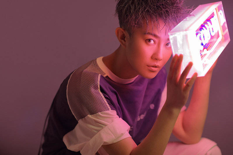 37岁刘力扬太会穿,中性风穿搭a到爆,齐耳短发比男生还帅