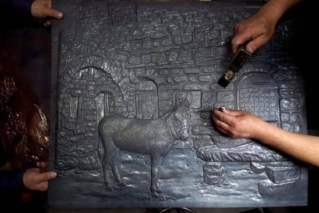 两兄弟突发奇想,发明铁板艺术画,是历史最短的非物质文化遗产