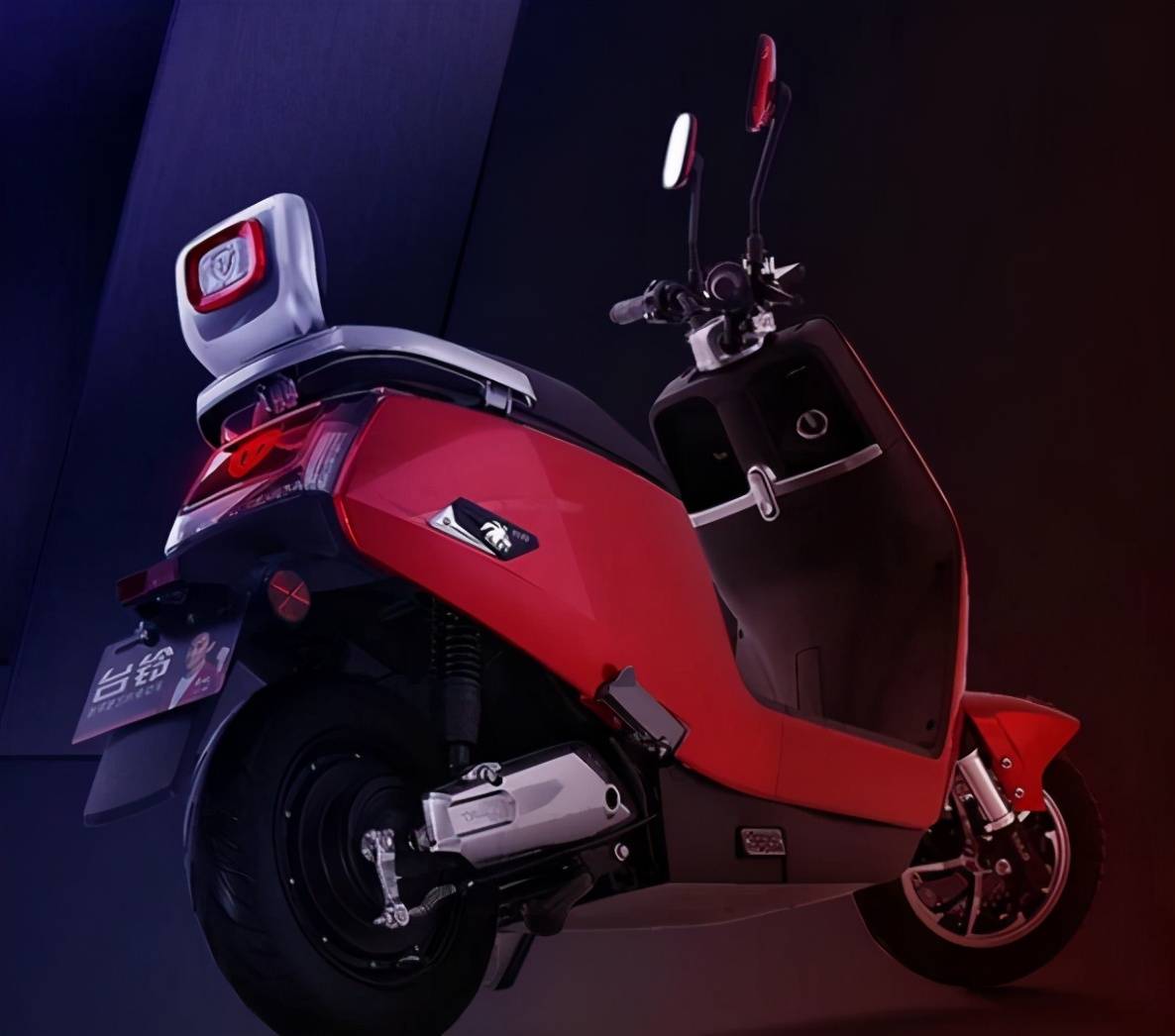 台铃猛狮行业唯一节能车型奖殊荣搭配72v20ah大电池