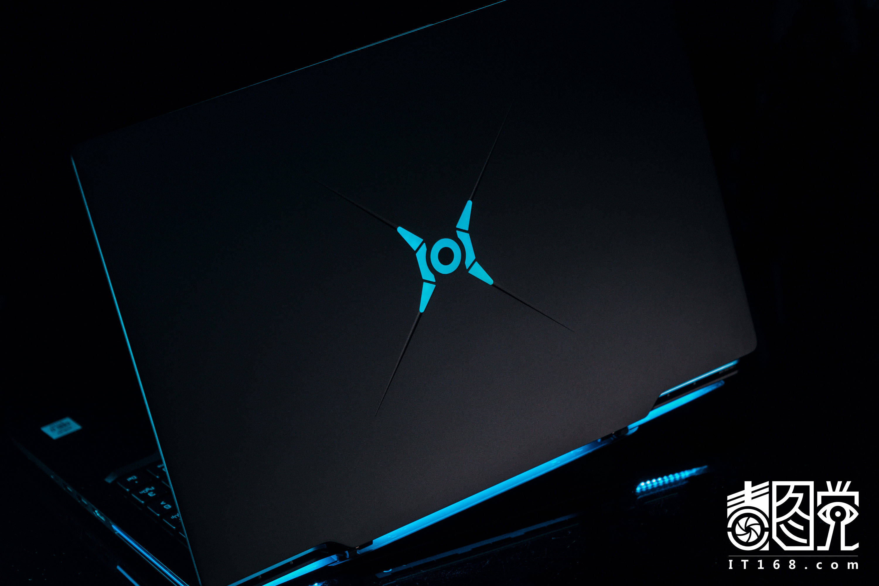 荣耀猎人游戏本v700毒图党轻装上阵释放无限性能