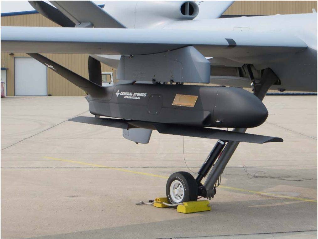 美军的新玩具,用无人机发射子母无人机,我国在四年前早已实现