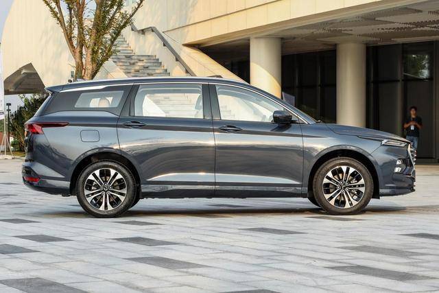 又一硬核家用车挂五菱银标898万起五菱凯捷预售开始