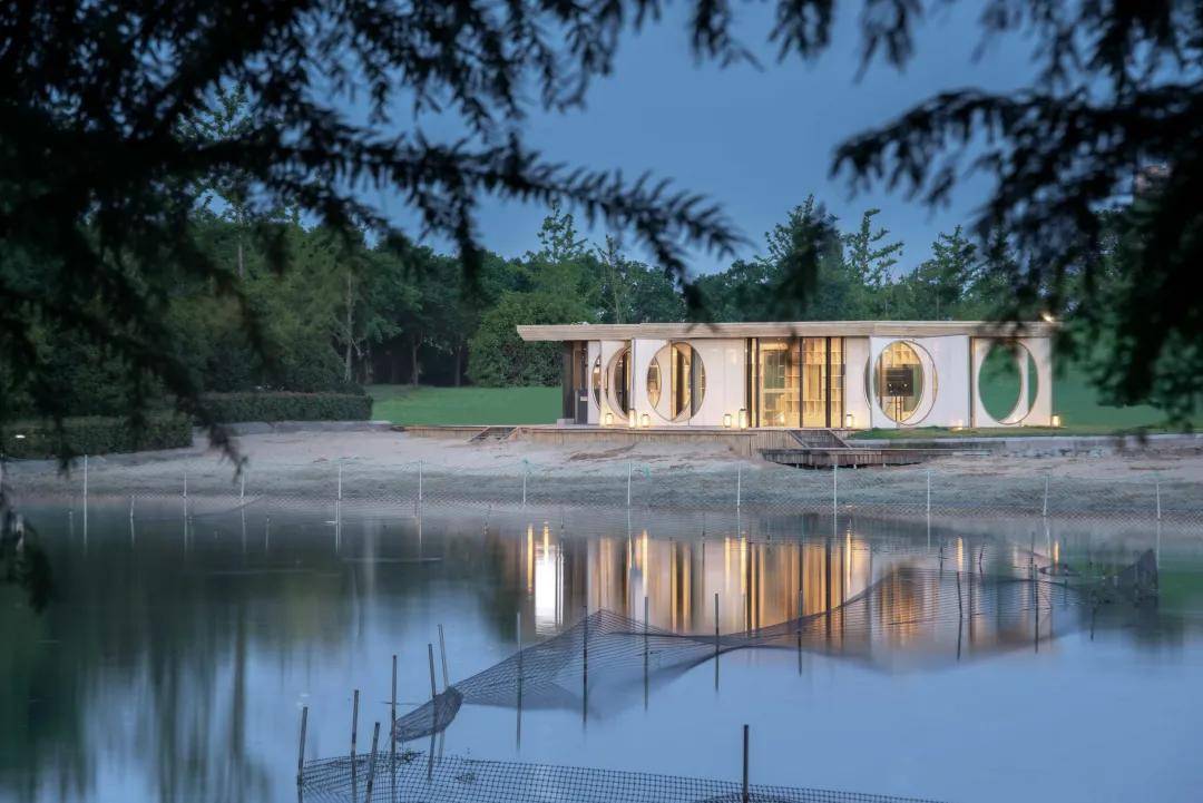 原创似屏似亭充满诗意的湖边驿站