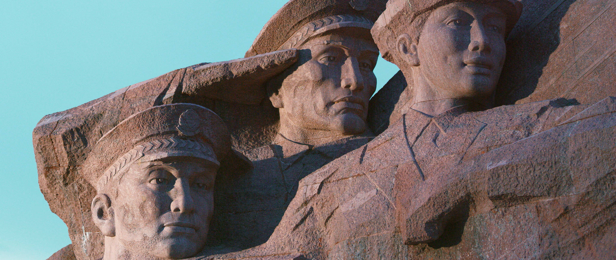 致敬,英雄不朽!