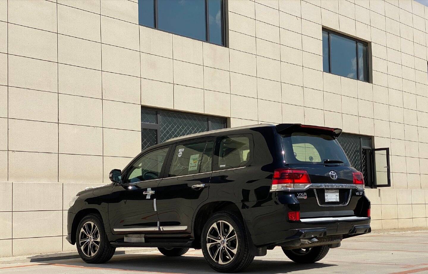 新款丰田陆巡亮相!运动外观 空气悬挂,猛降8万,新造型比x5霸气