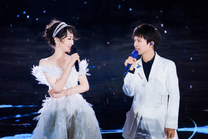 丁太升评左手指月无聊毫无美感萨顶顶矫揉造作周深很吃亏